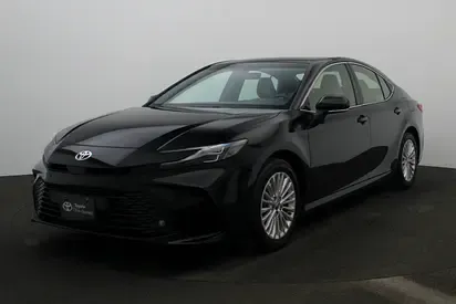 Toyota Camry - фото 1