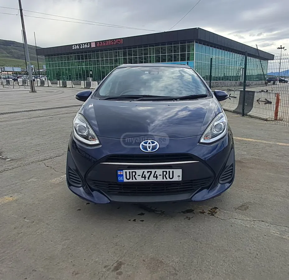 Toyota Aqua - фото 1