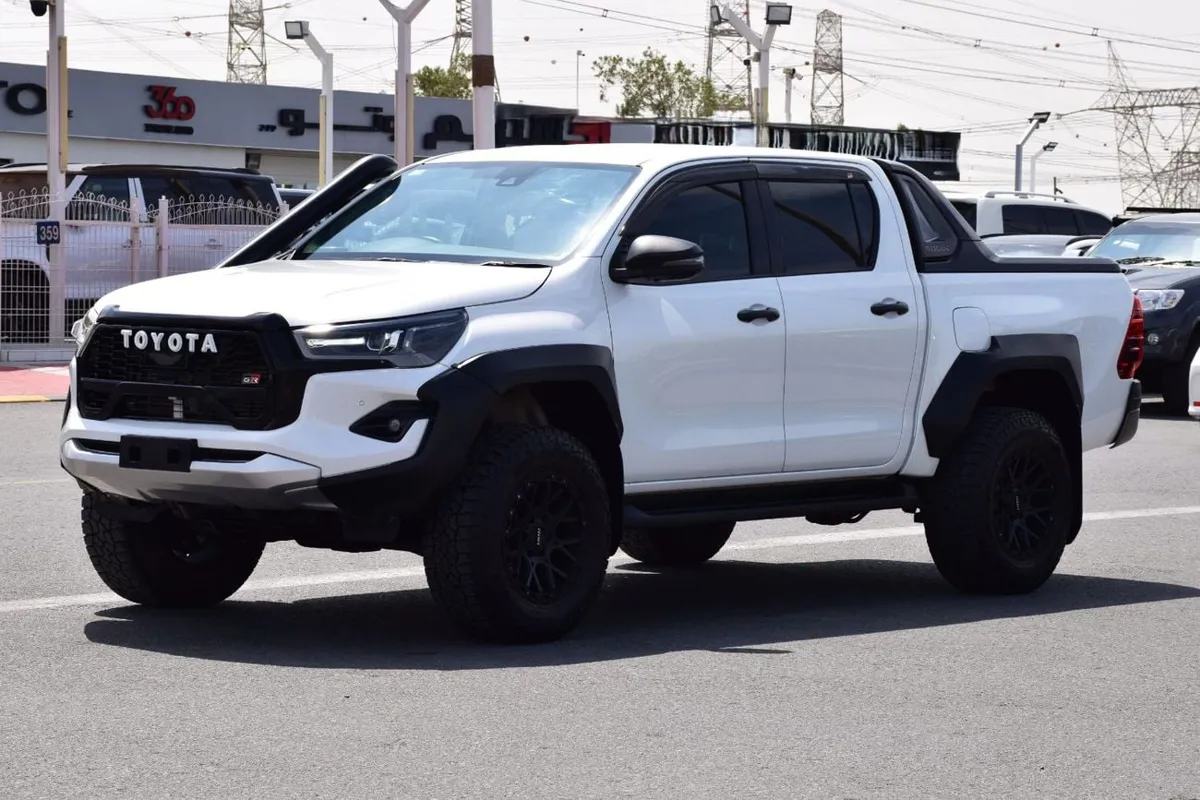 Toyota Hilux - фото 1