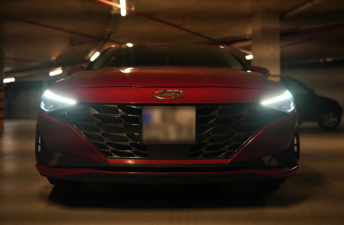 Hyundai Elantra - фото 1