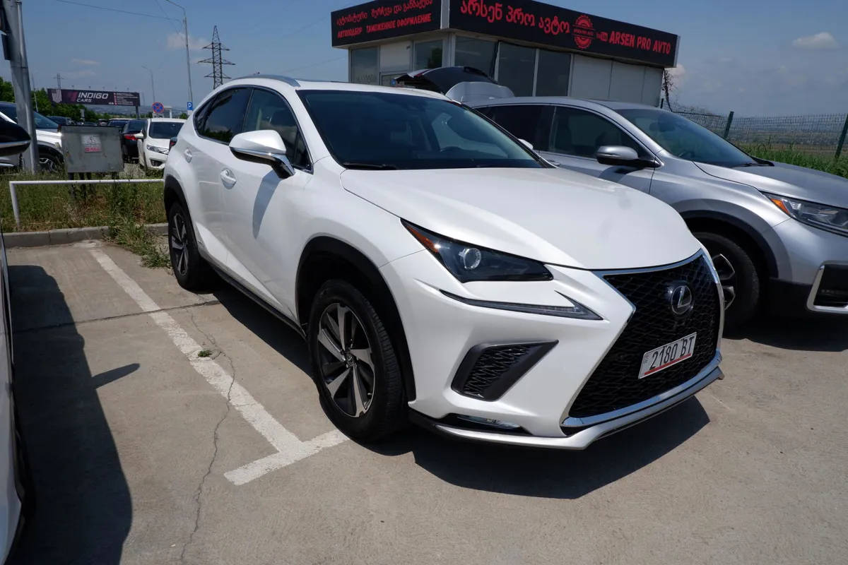 Lexus NX 300 - фото 1