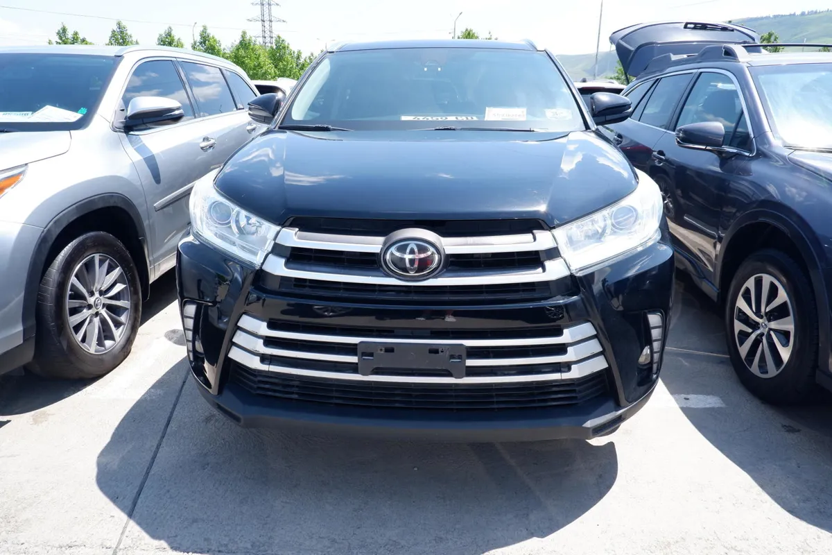 Toyota Highlander - фото 1