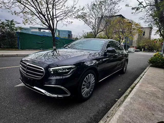 Mercedes-Benz E-Class - фото 1