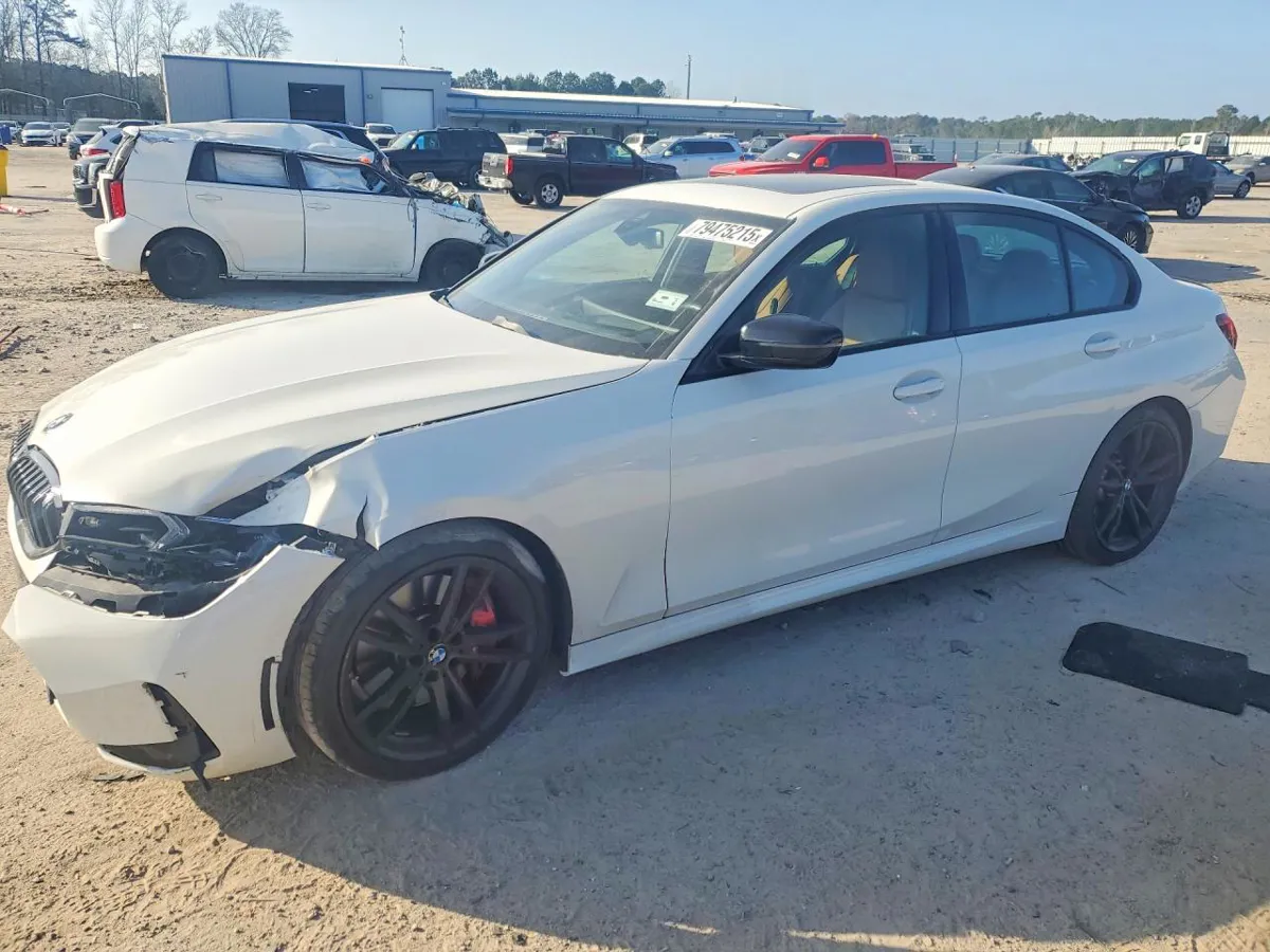 BMW 330I - фото 1