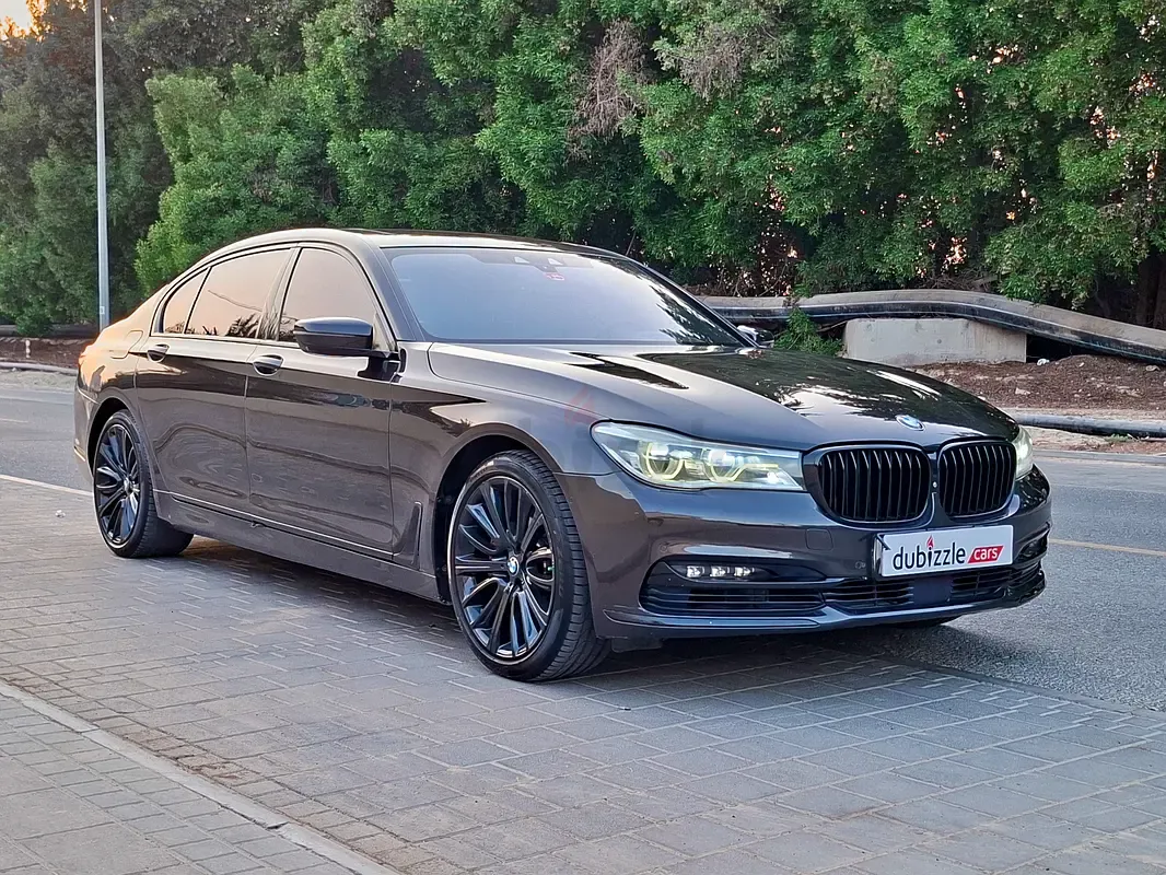 BMW 7-Series - фото 1