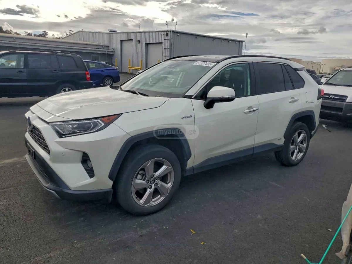 Toyota RAV 4 - фото 1