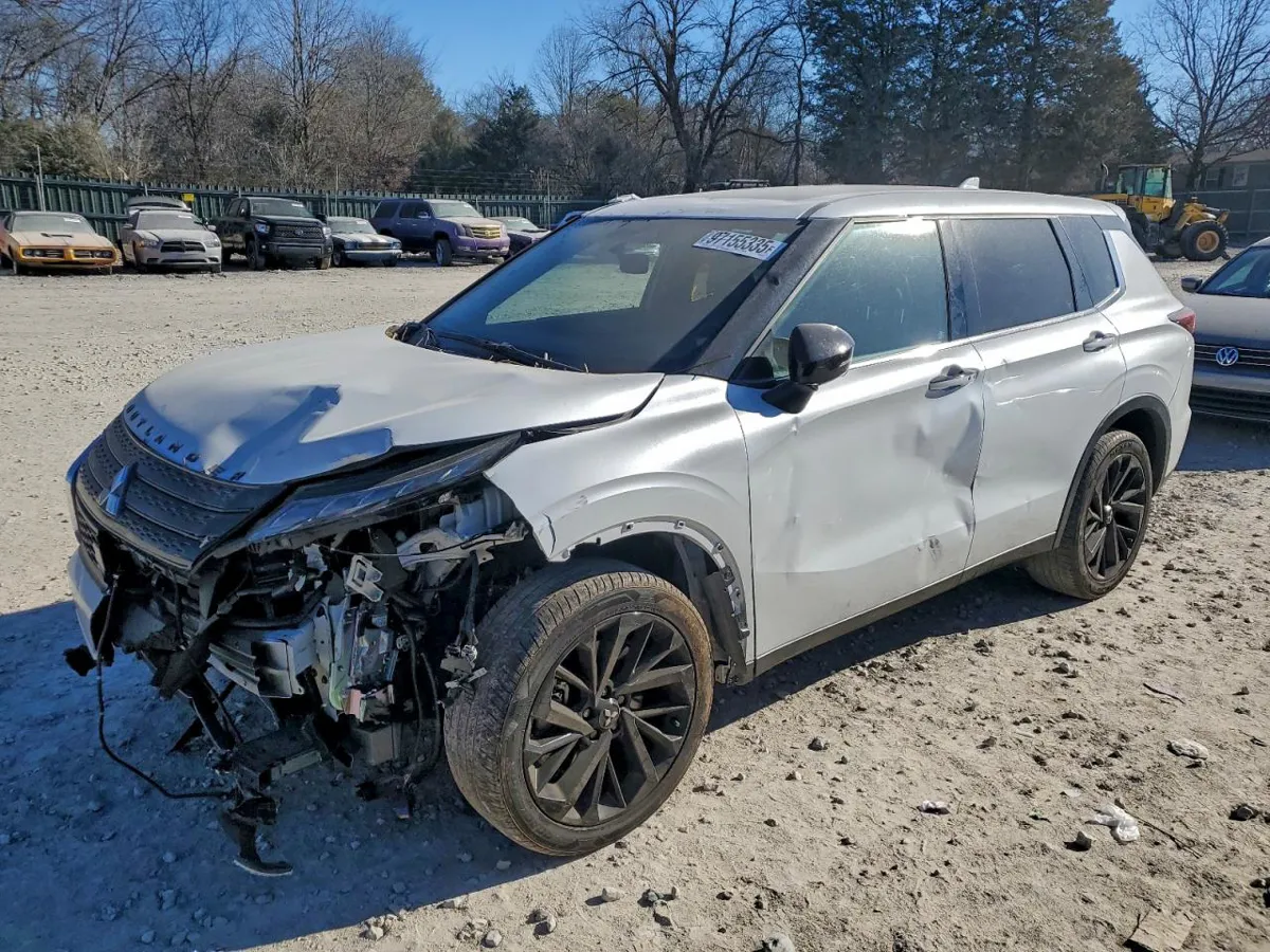 MITSUBISHI OUTLANDER - фото 1