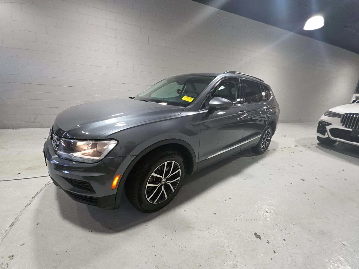 Volkswagen Tiguan 2.0T SE - фото 1