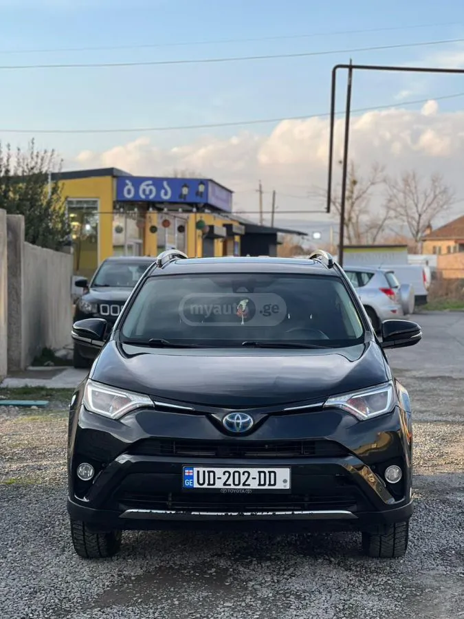 Toyota RAV 4 - фото 1