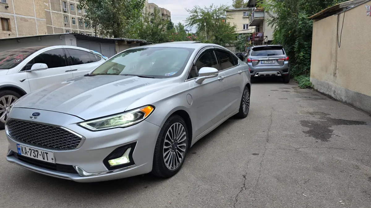 Ford Fusion - фото 1