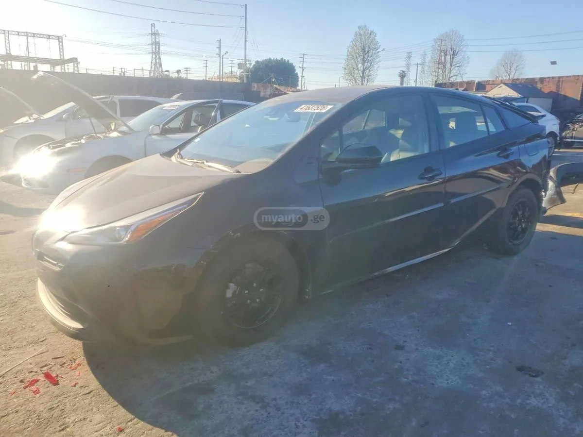 Toyota Prius - фото 1