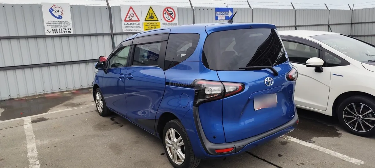 Toyota Sienta - фото 1