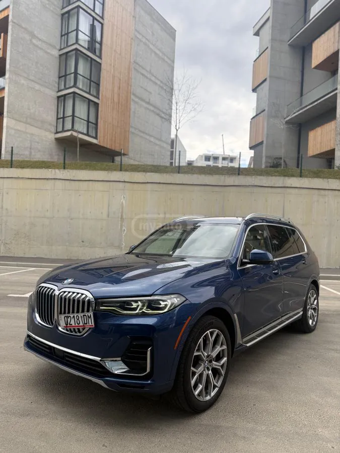 BMW X7 - фото 1