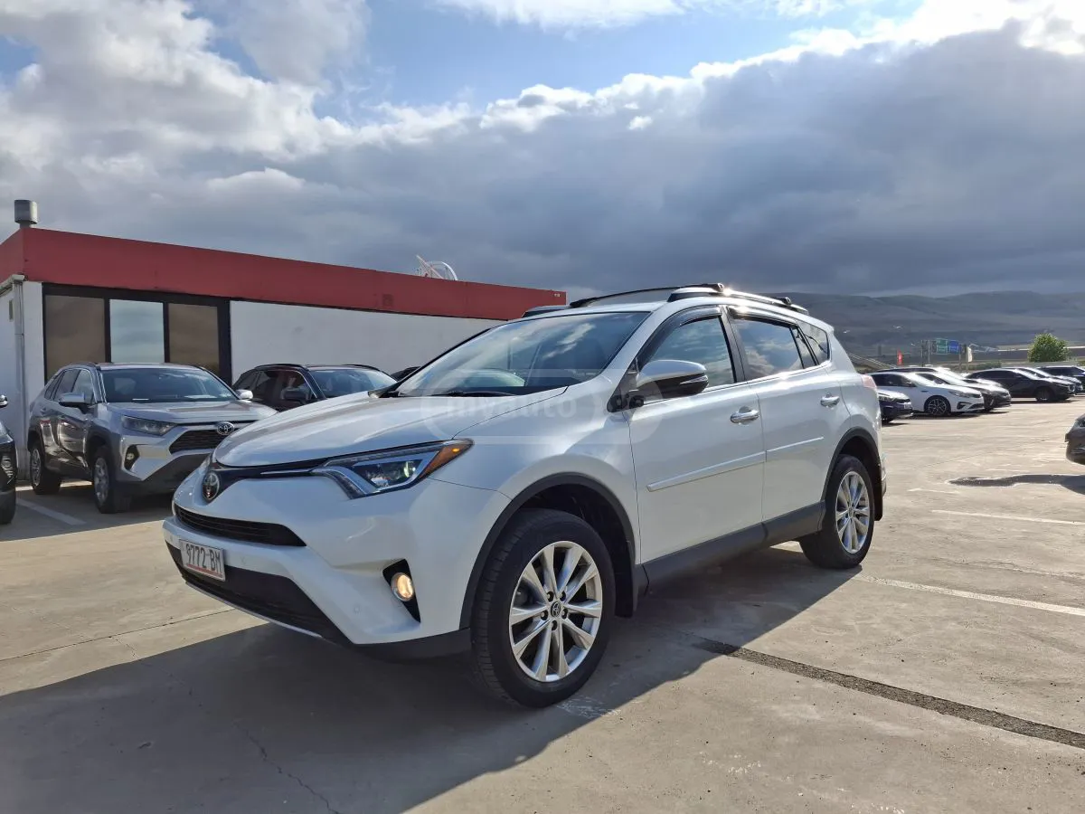 Toyota RAV 4 - фото 1