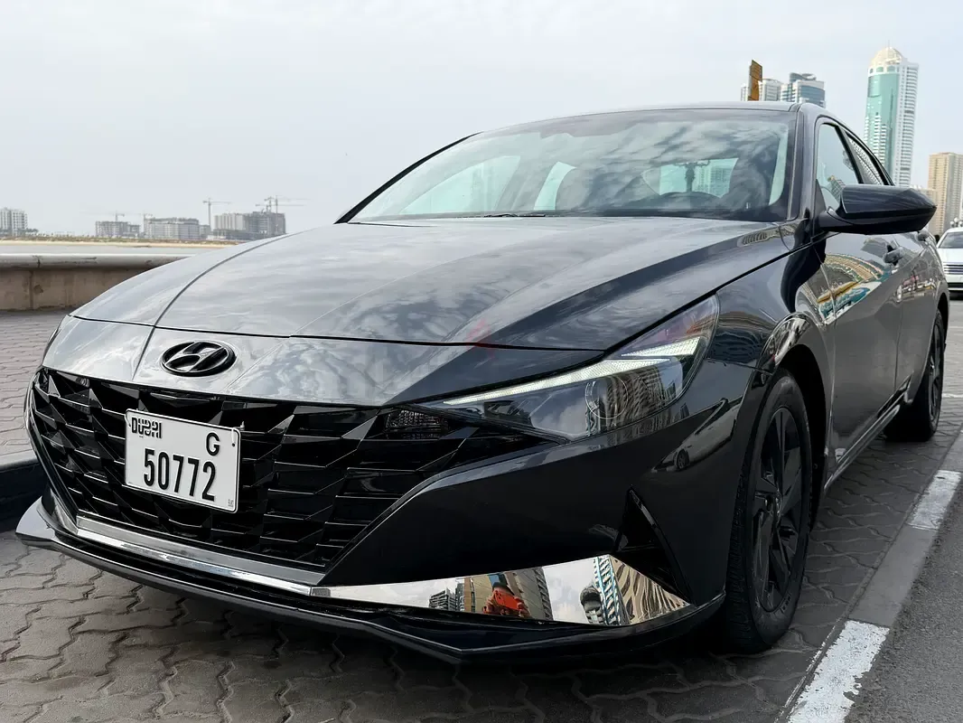 Hyundai Elantra - фото 1