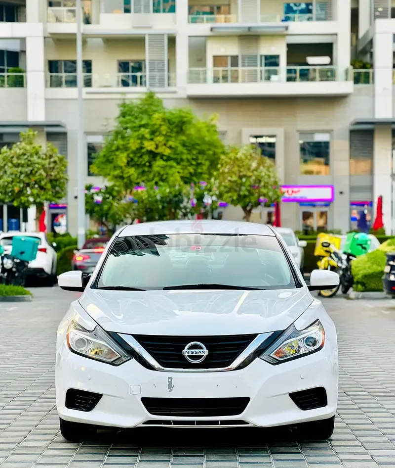 Nissan Altima - фото 1
