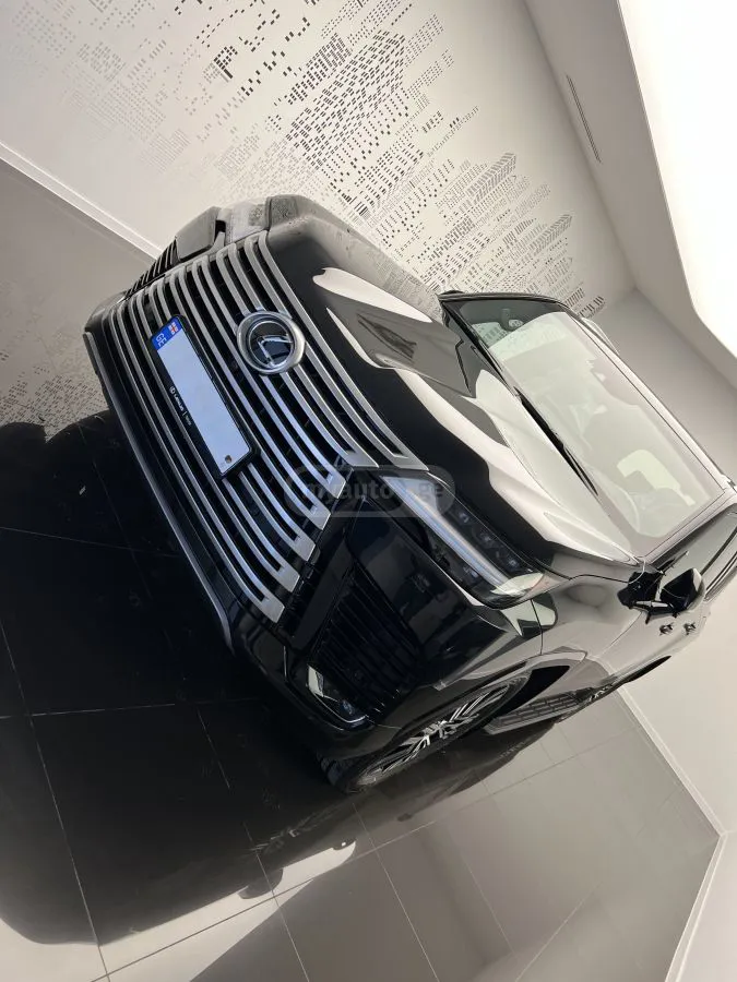 Lexus LX 500 - фото 1