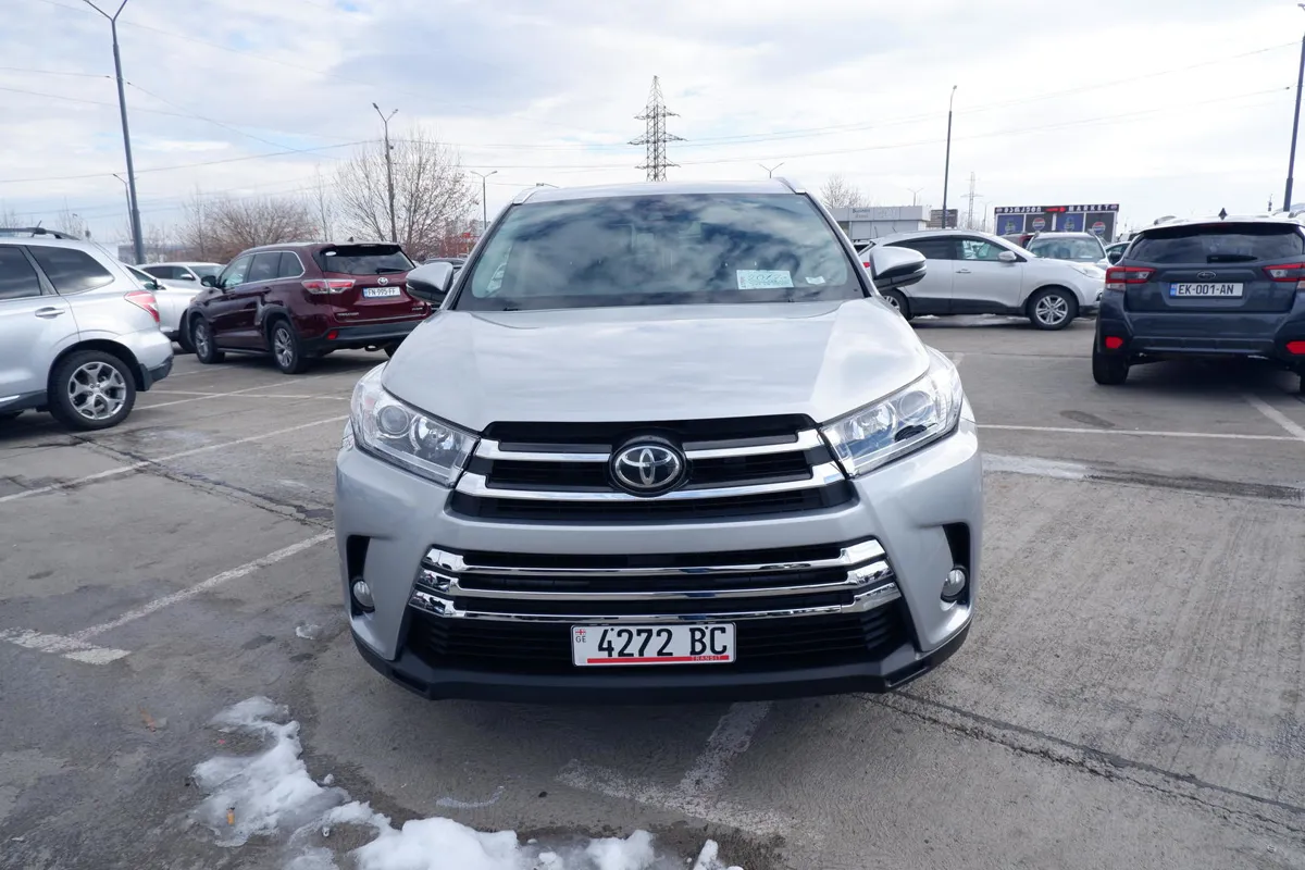 Toyota Highlander - фото 1