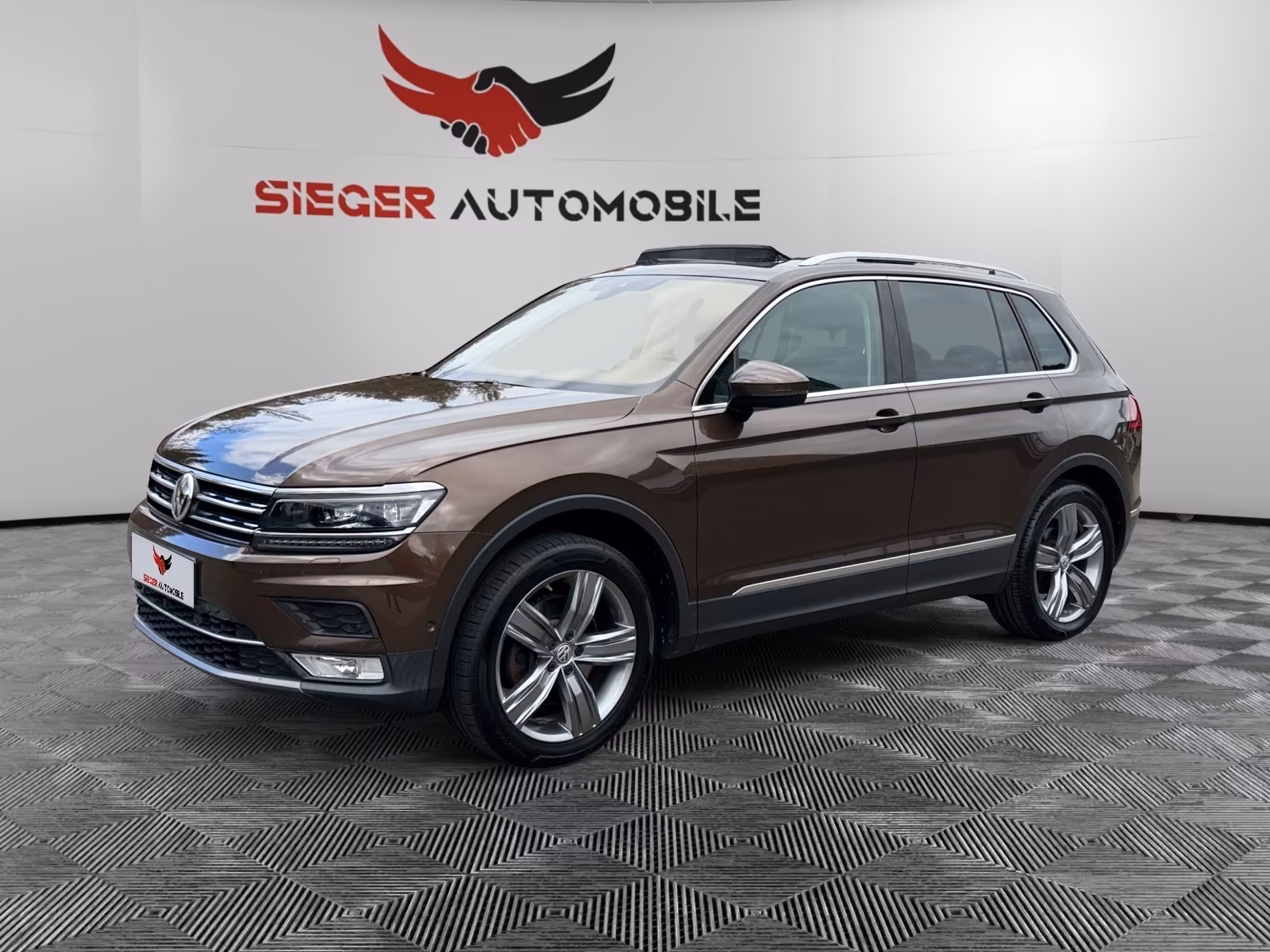 Volkswagen Tiguan - фото 1