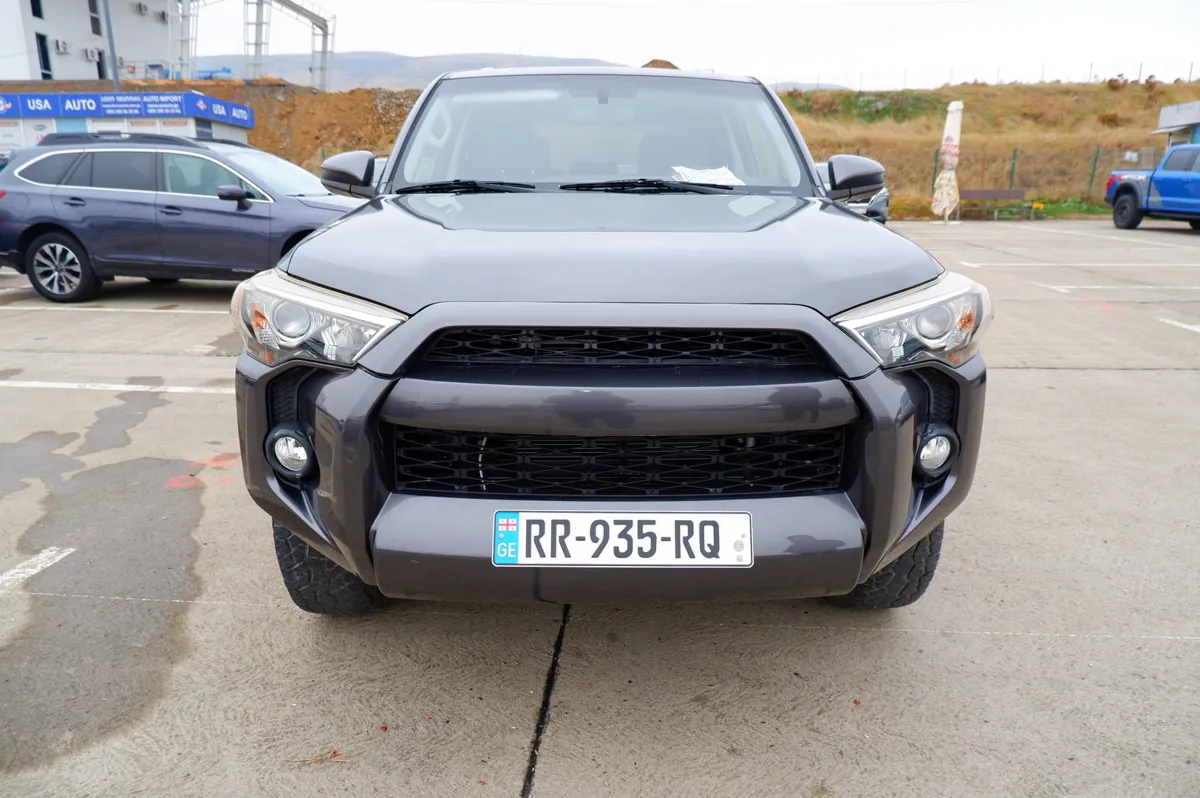 Toyota 4runner - фото 1