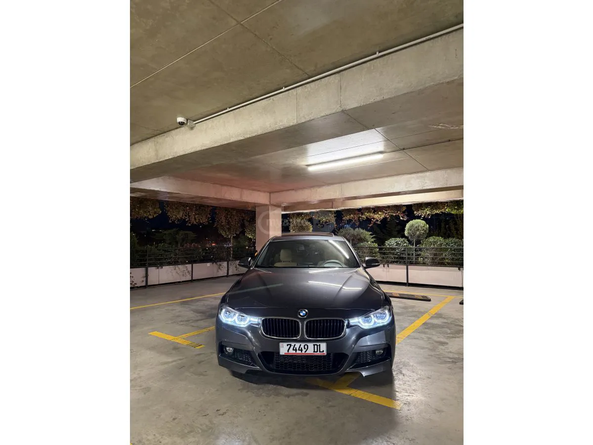 BMW 330 - фото 1