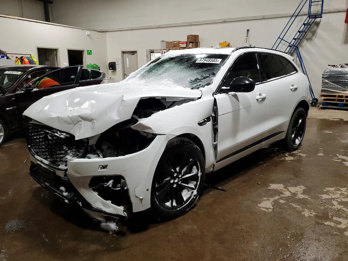 JAGUAR F-PACE - фото 1