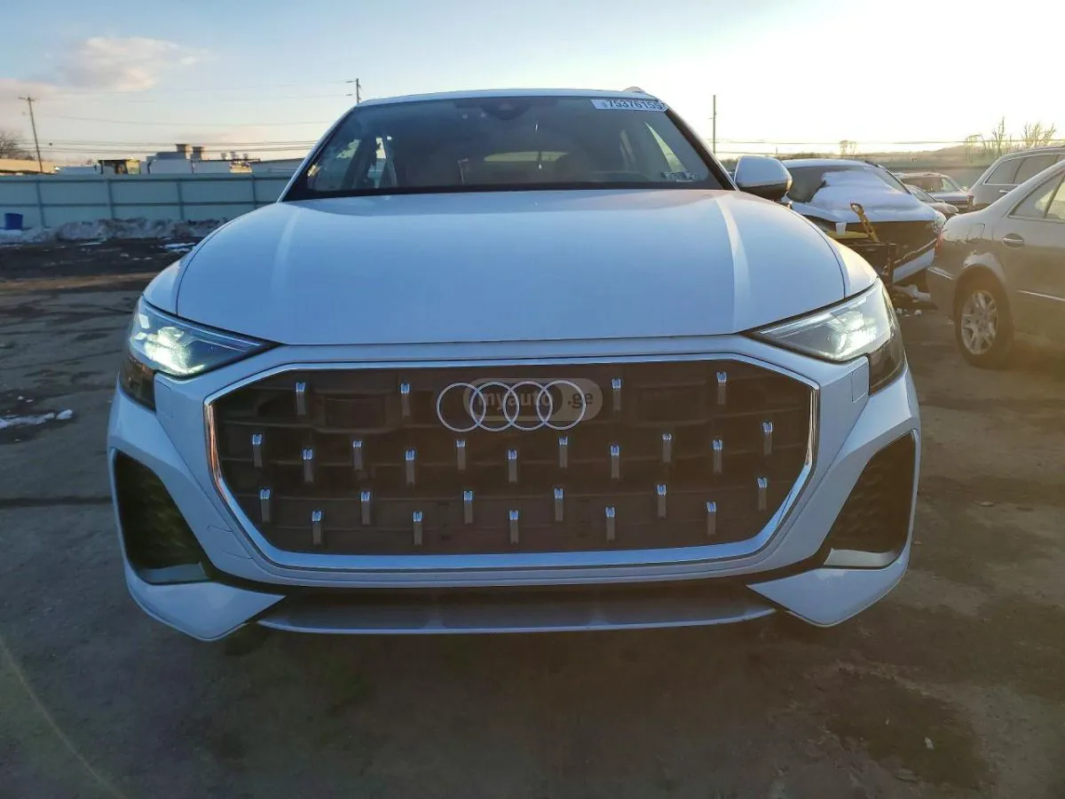 Audi Q8 - фото 1