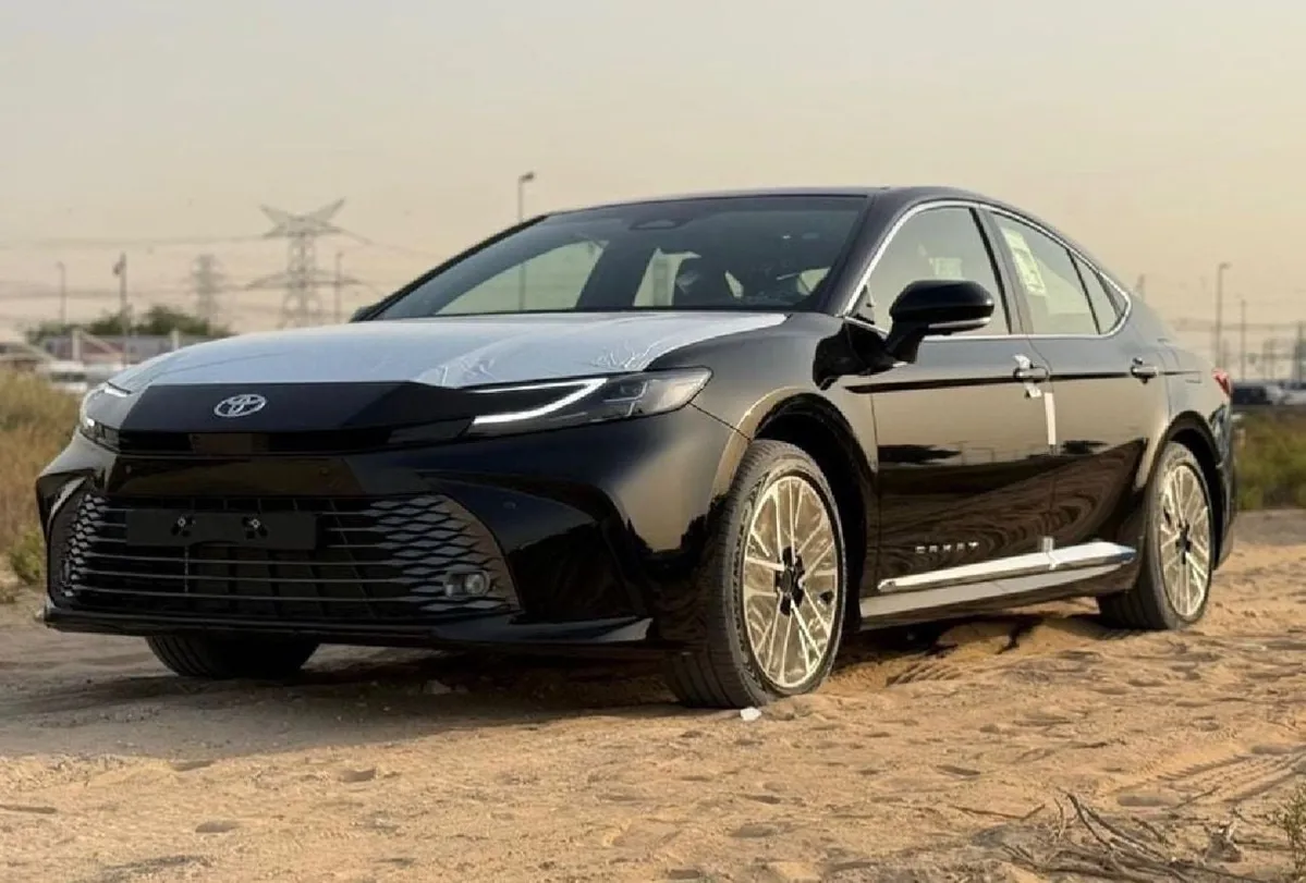 Toyota Camry - фото 1