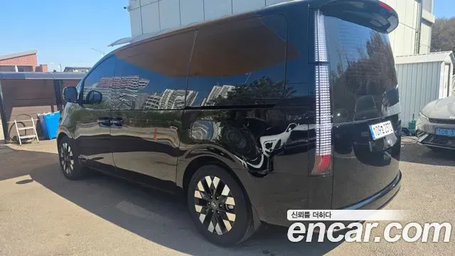 Hyundai Staria - фото 1