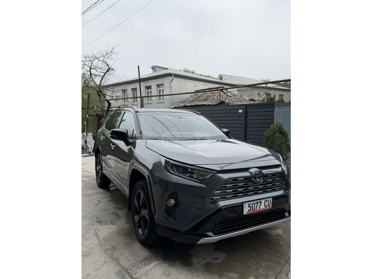 Toyota RAV 4 - фото 1