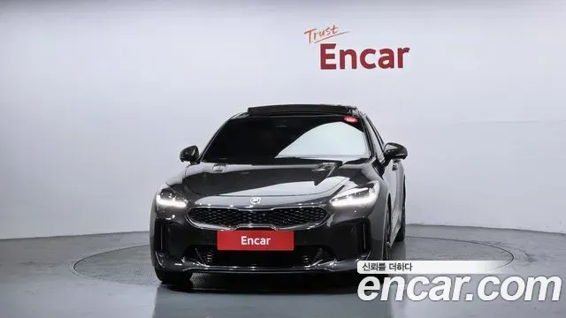 Kia Stinger - фото 1