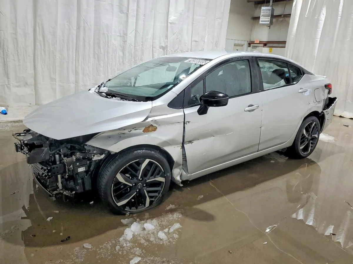 NISSAN VERSA - фото 1