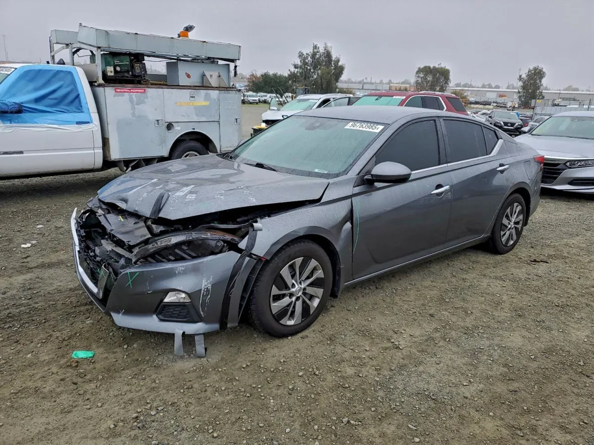 NISSAN ALTIMA - фото 1