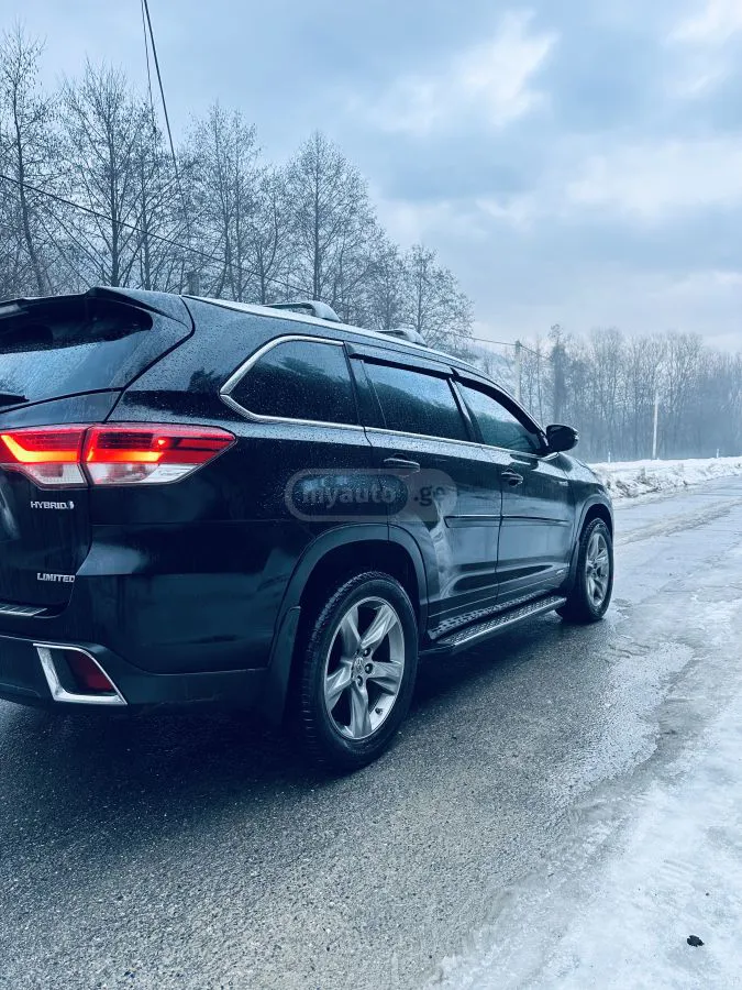 Toyota Highlander - фото 1