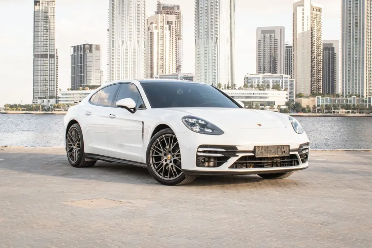 Porsche Panamera - фото 1