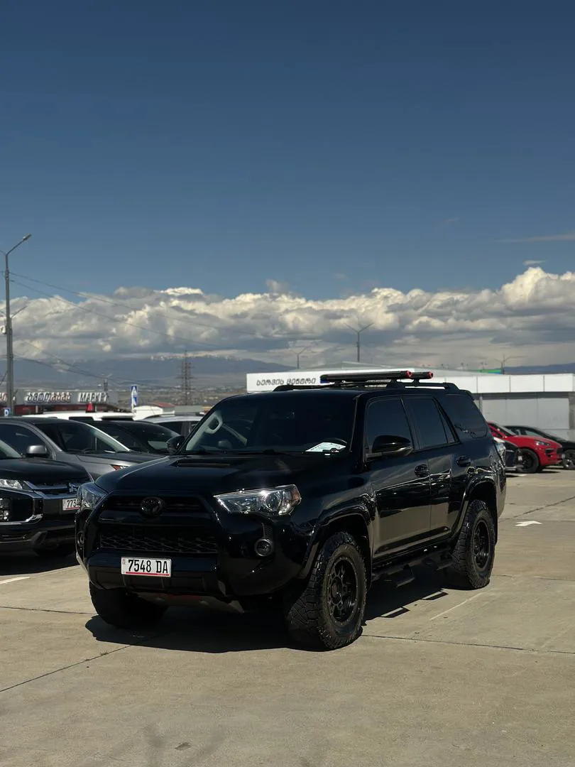 Toyota 4runner - фото 1