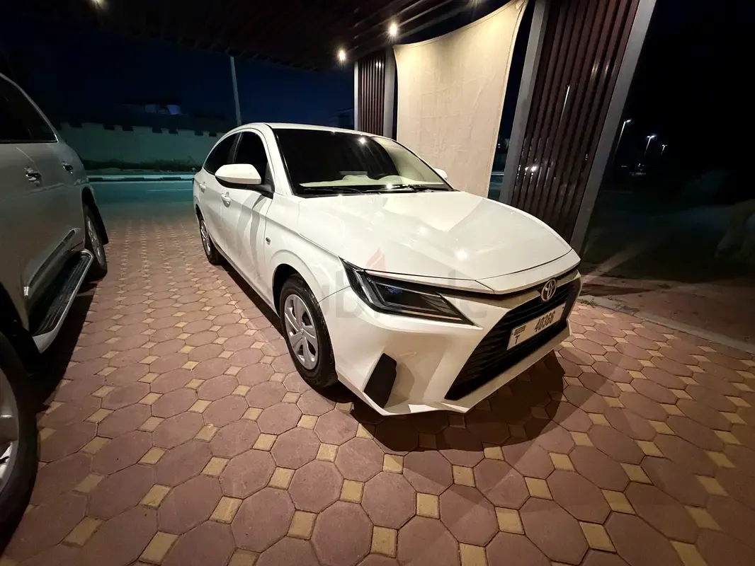 Toyota Yaris - фото 1