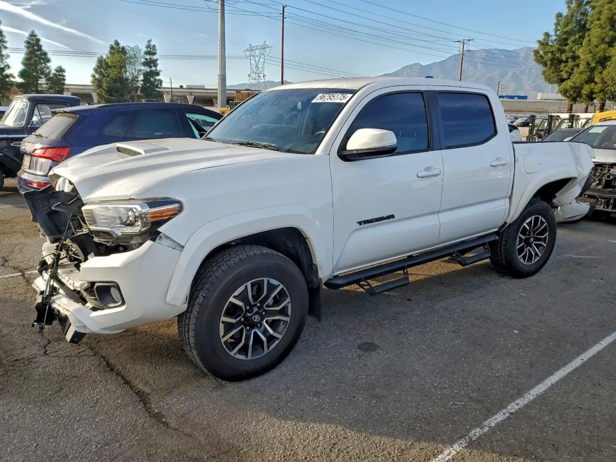 TOYOTA TACOMA - фото 1