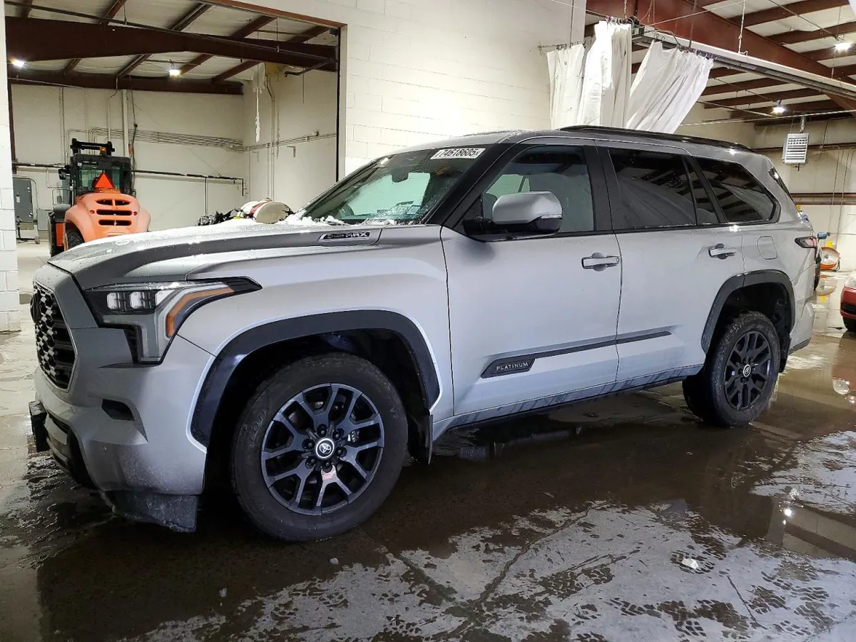 TOYOTA SEQUOIA - фото 1