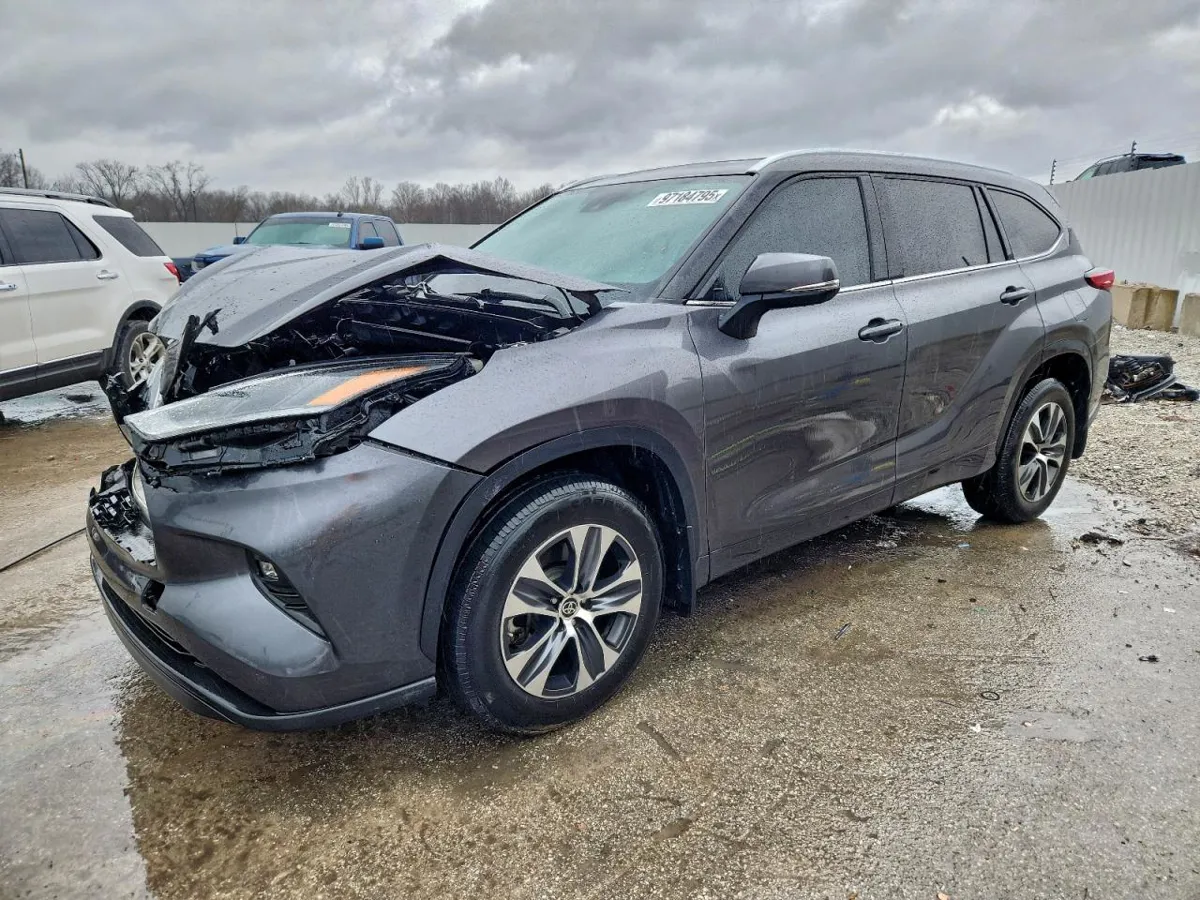 TOYOTA HIGHLANDER - фото 1