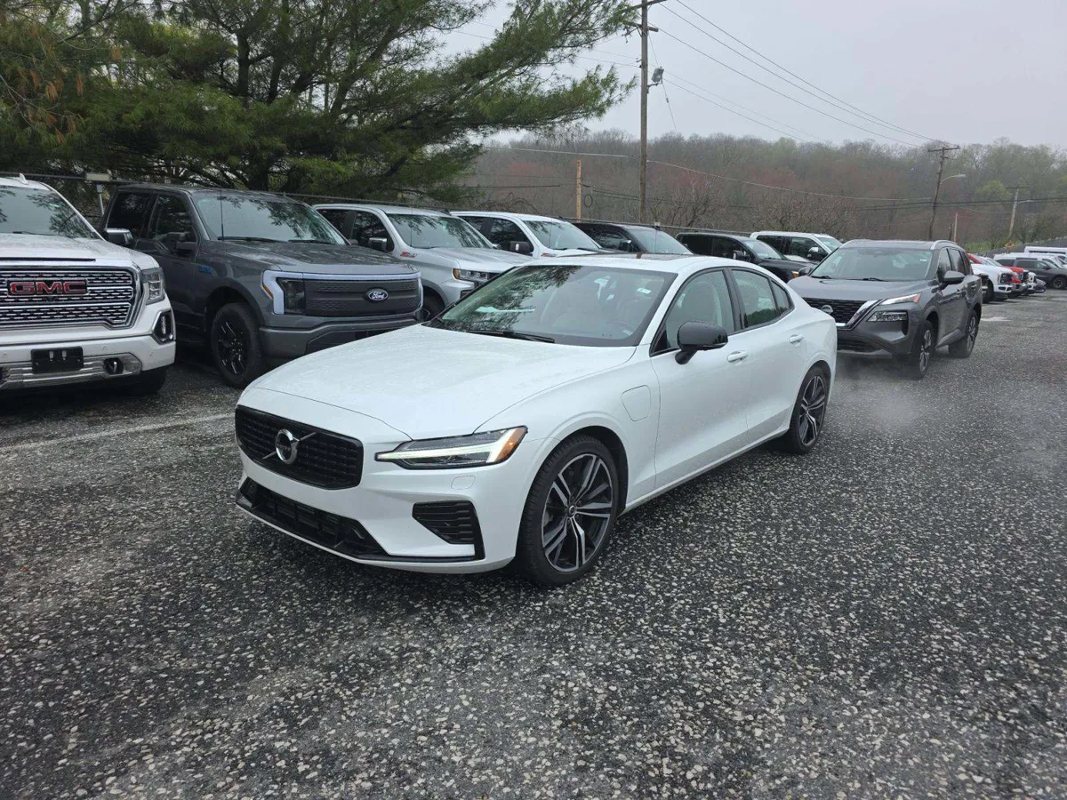 Volvo S60 Recharge T8 R-Design Expression - фото 1