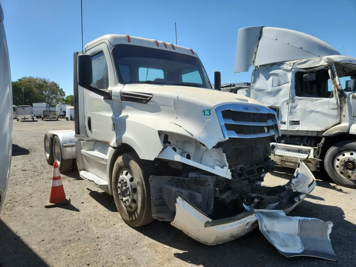 FREIGHTLINER - фото 1