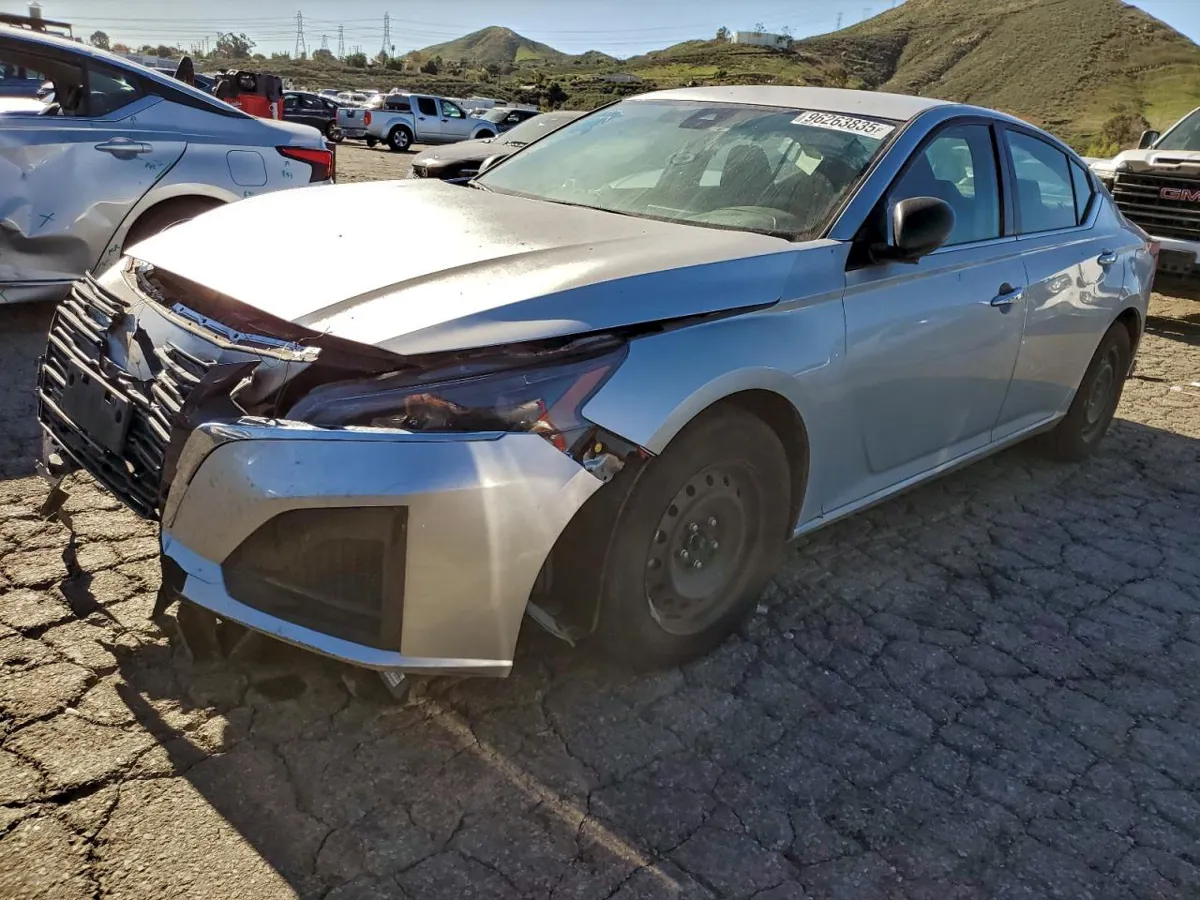 NISSAN ALTIMA - фото 1