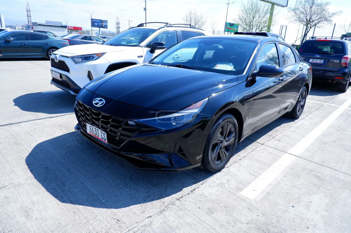 Hyundai Elantra - фото 1