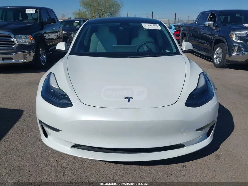 Tesla Model 3 - фото 1
