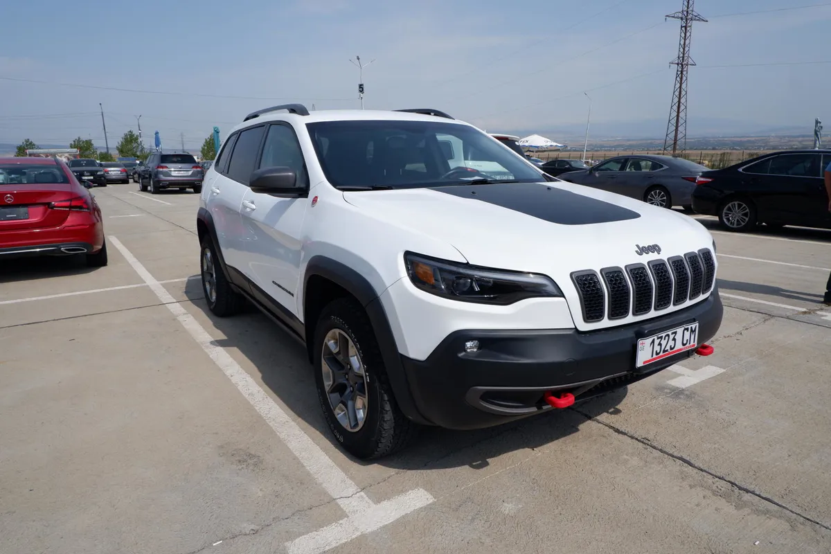 Jeep Cherokee - фото 1