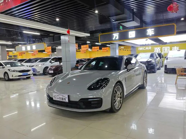 Porsche Panamera - фото 1