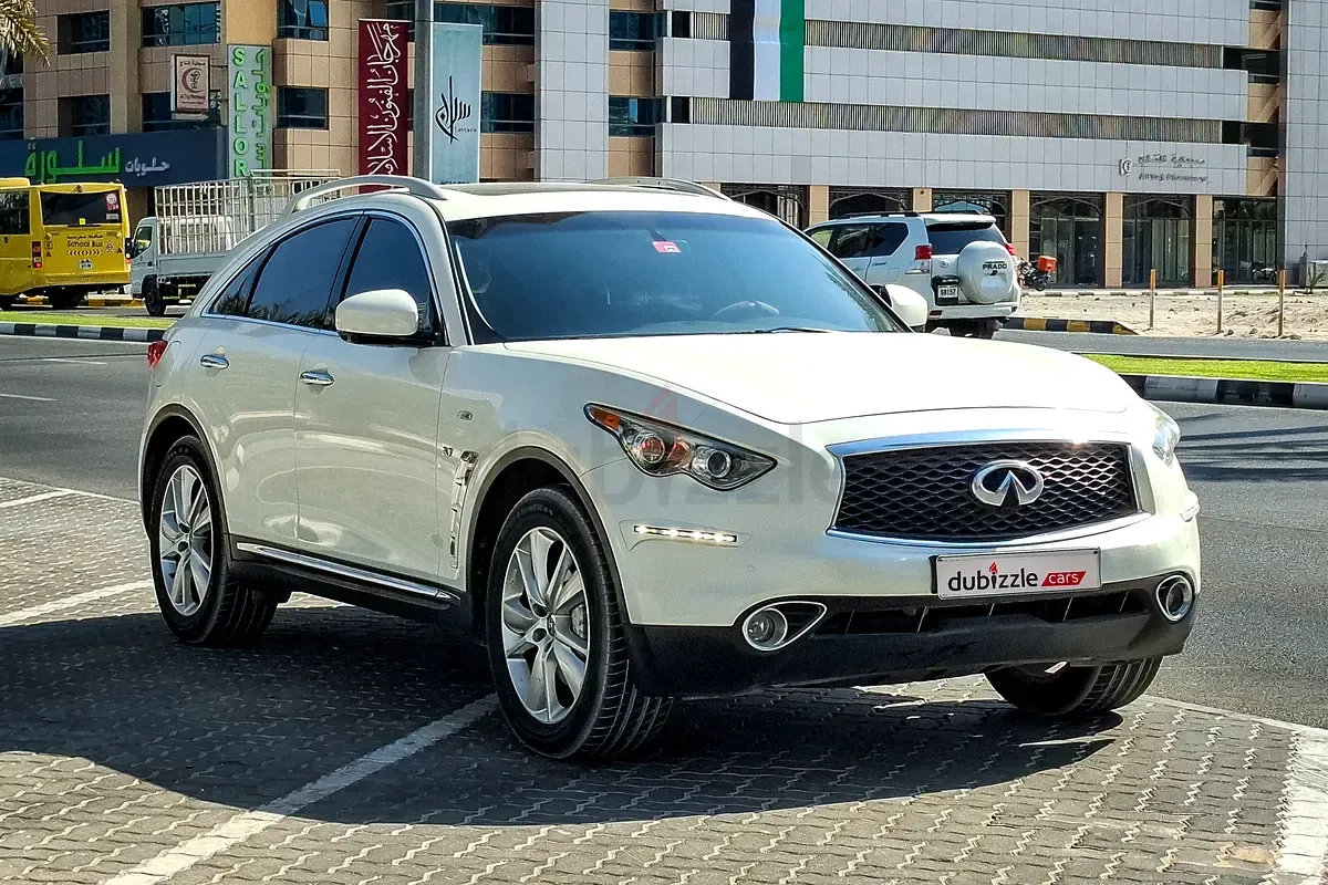 Infiniti QX70 - фото 1