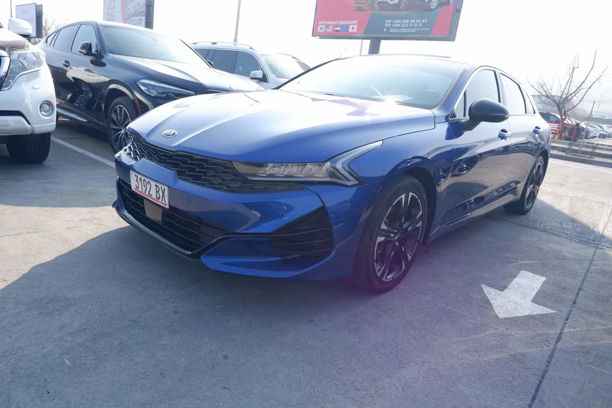 Kia K5 - фото 1