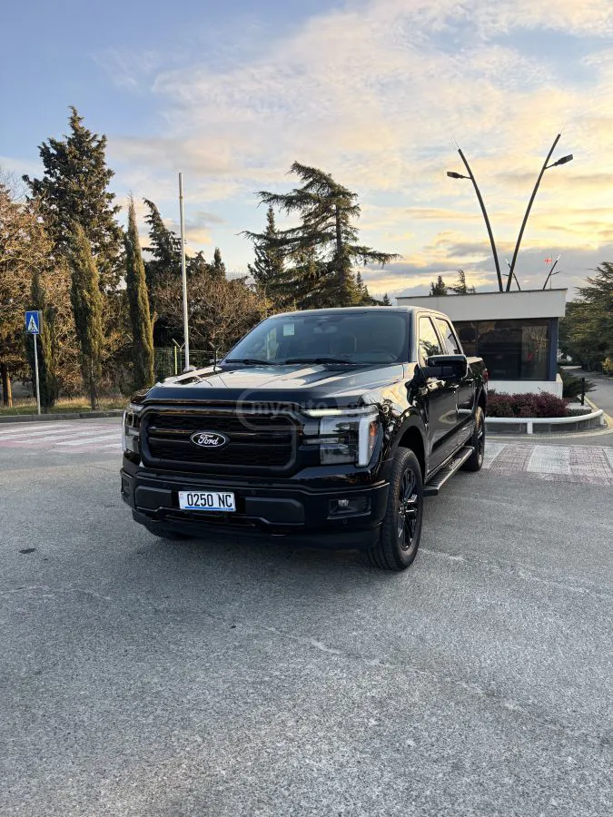 Ford F150 - фото 1